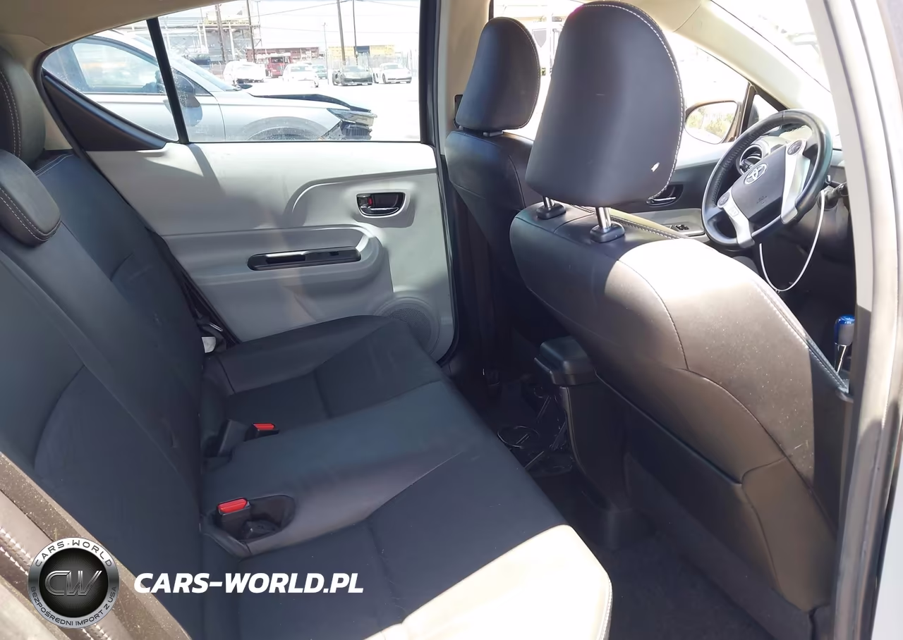 2013 Toyota Prius C Four VIN:JTDKDTB30D1035854 - 8