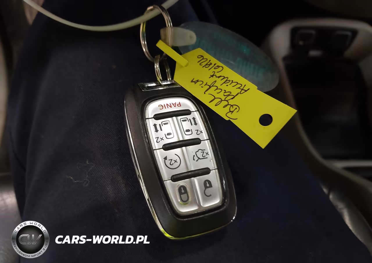 2018 Chrysler Pacifica Touring L VIN:2C4RC1BG2JR175016 - 11