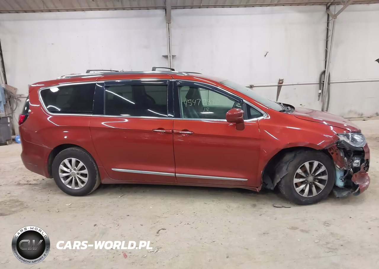 2018 Chrysler Pacifica Touring L VIN:2C4RC1BG2JR175016 - 14