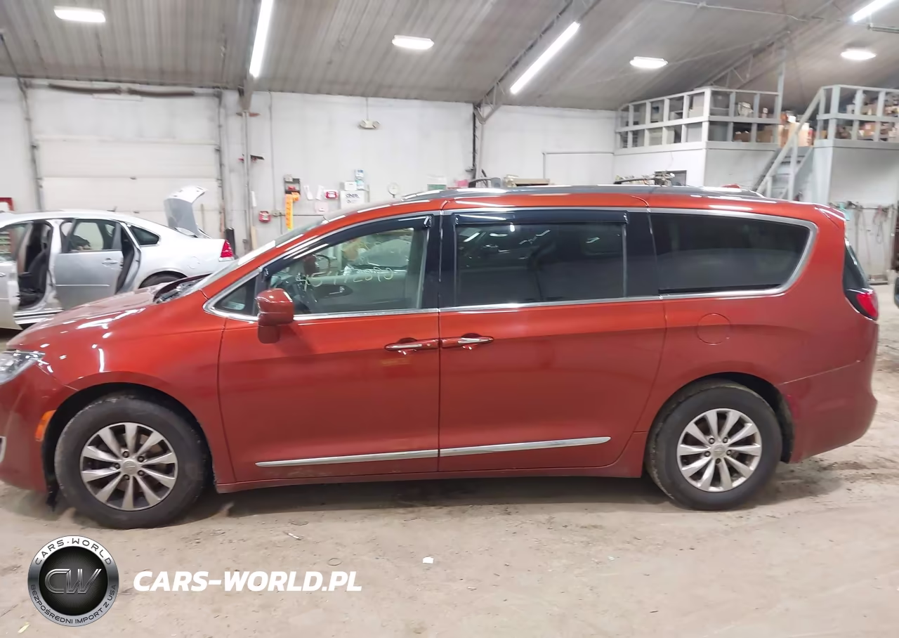 2018 Chrysler Pacifica Touring L VIN:2C4RC1BG2JR175016 - 15