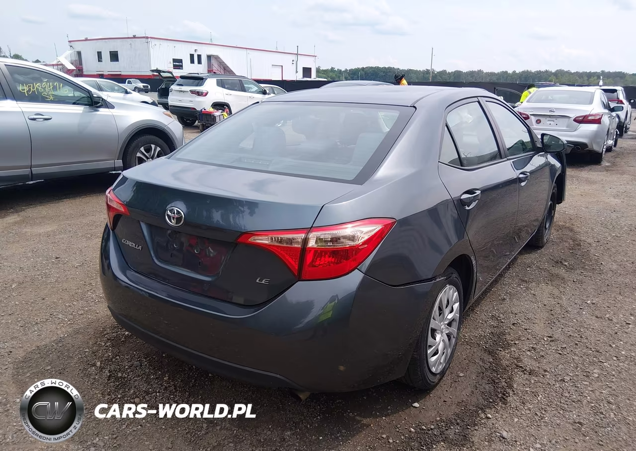2018 Toyota Corolla Le VIN:2T1BURHE7JC086786 - 4
