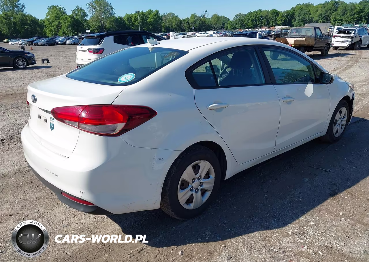 2018 Kia Forte Lx VIN:3KPFK4A77JE235379 - 4