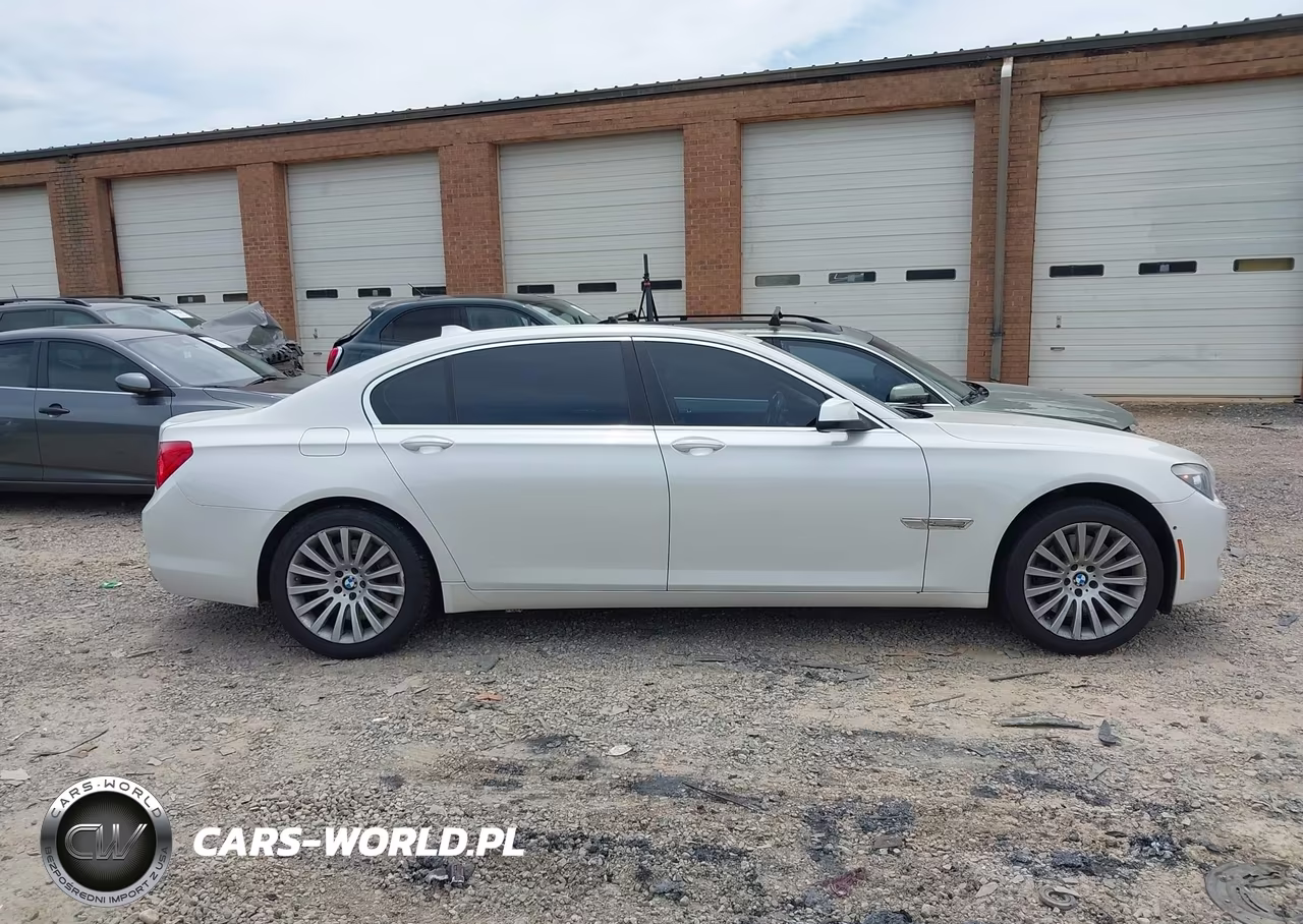 2009 BMW 750Li VIN:WBAKB83549CY61604 - 13