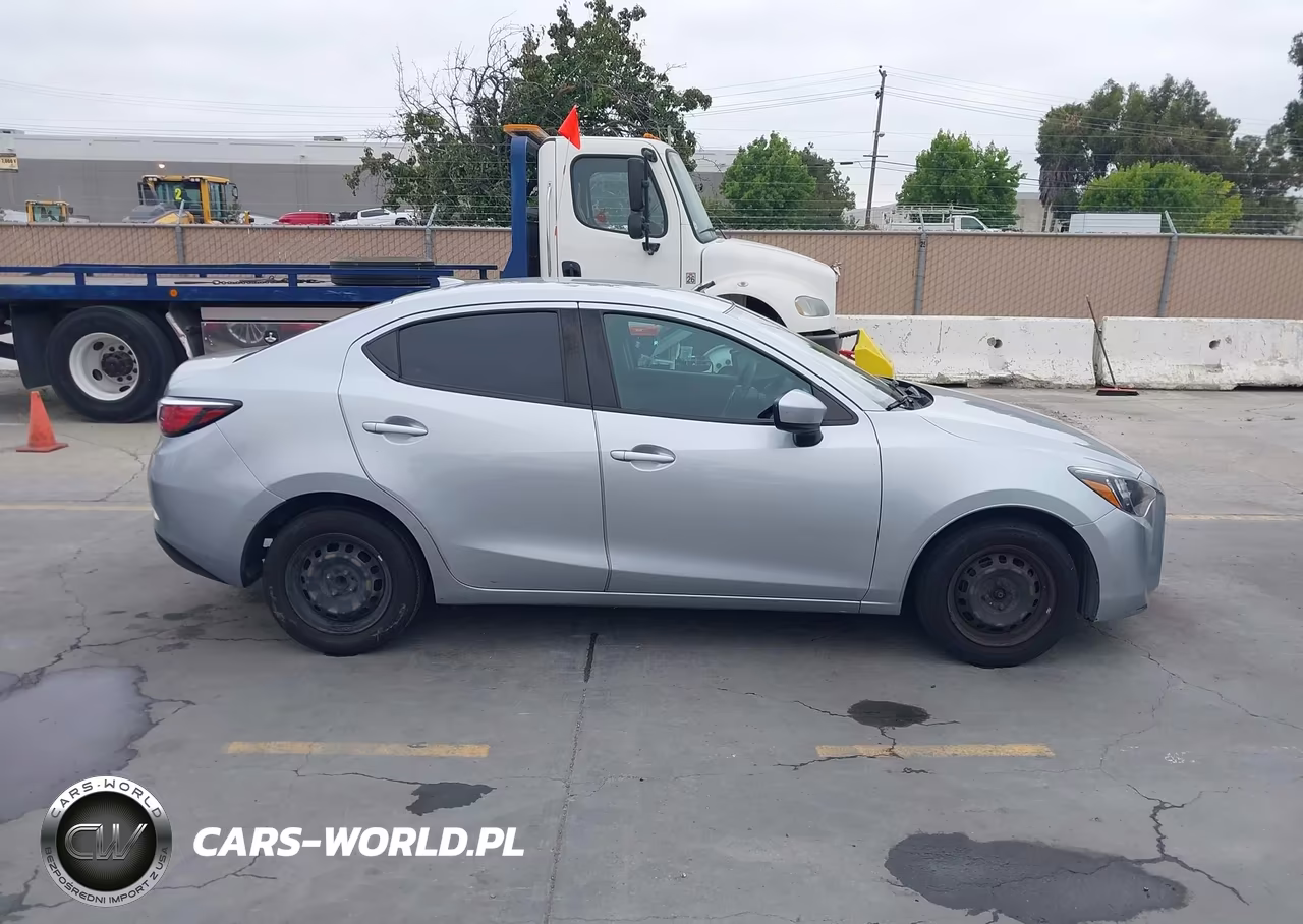 2019 Toyota Yaris L VIN:3MYDLBYV7KY523594 - 13