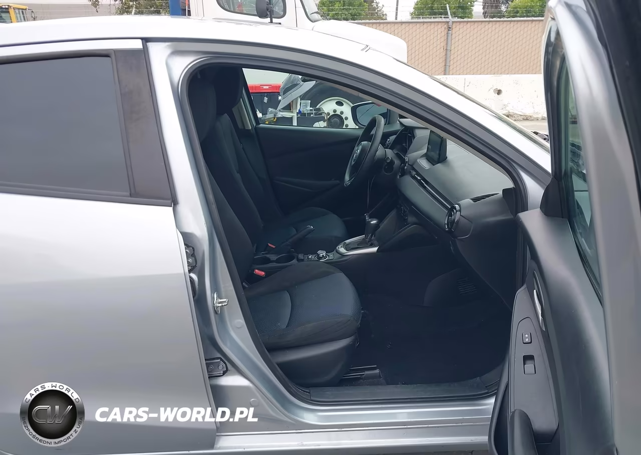 2019 Toyota Yaris L VIN:3MYDLBYV7KY523594 - 5