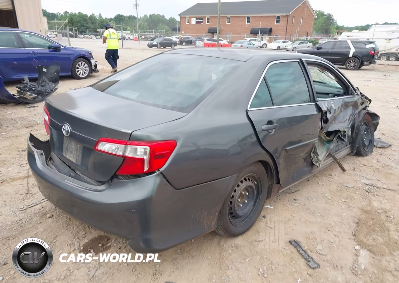 2014 Toyota Camry Le VIN:4T1BF1FK9EU389495 - 4