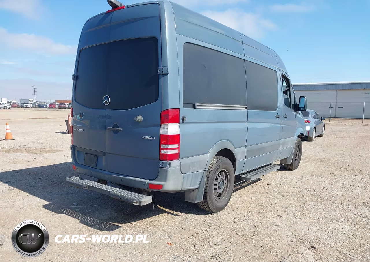 2018 Mercedes-Benz Sprinter 2500 Standard Roof V6 VIN:WD3PE7CD6JP645424 - 4