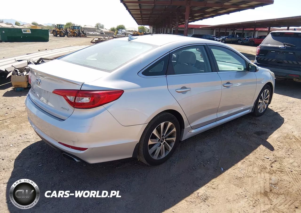 2015 Hyundai Sonata Sport VIN:5NPE34AF2FH229086 - 4