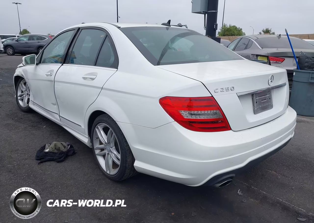 2013 Mercedes-Benz C 250 Sport VIN:WDDGF4HB4DR266932 - 3