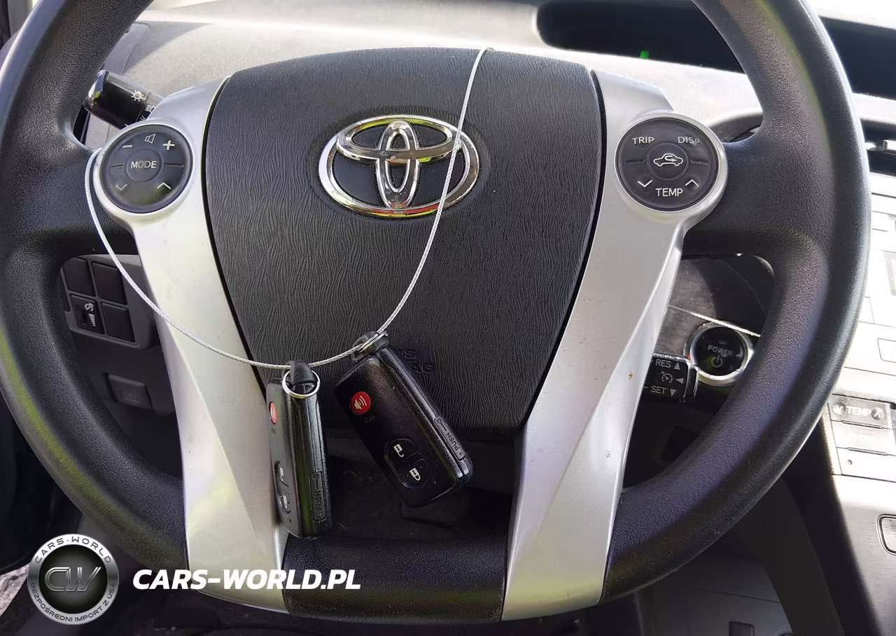 2011 Toyota Prius Two VIN:JTDKN3DU1B5350395 - 11