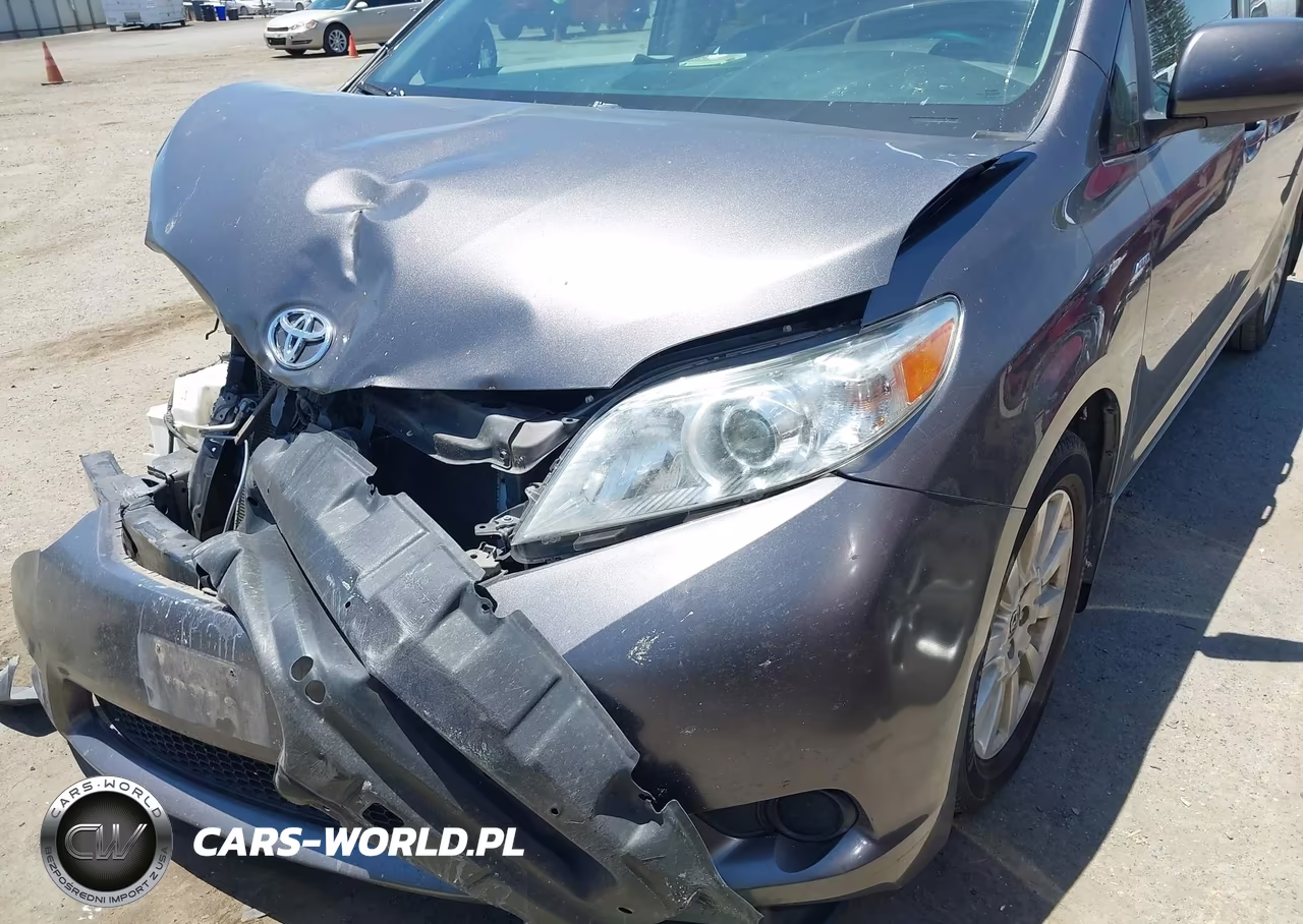 2017 Toyota Sienna Le 7 Passenger VIN:5TDJZ3DC3HS164836 - 18