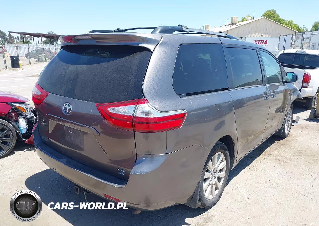 2017 Toyota Sienna Le 7 Passenger VIN:5TDJZ3DC3HS164836 - 4