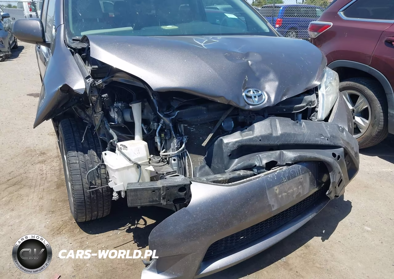2017 Toyota Sienna Le 7 Passenger VIN:5TDJZ3DC3HS164836 - 6