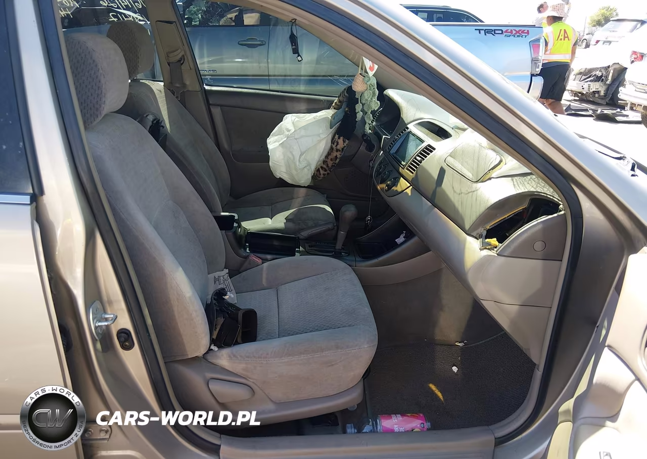2003 Toyota Camry Le VIN:4T1BE32K73U743046 - 5