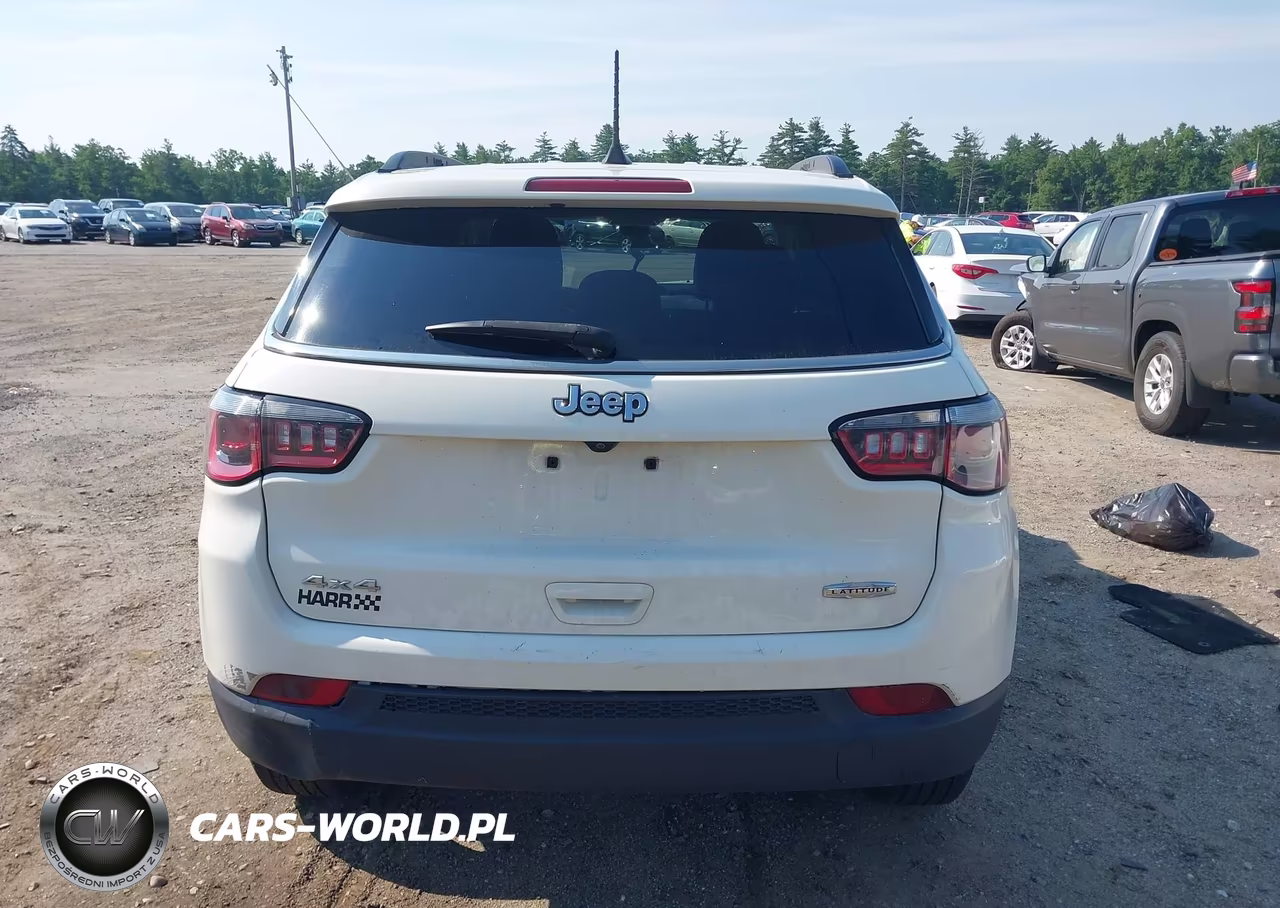 2019 Jeep Compass Latitude 4X4 VIN:3C4NJDBB4KT670052 - 16