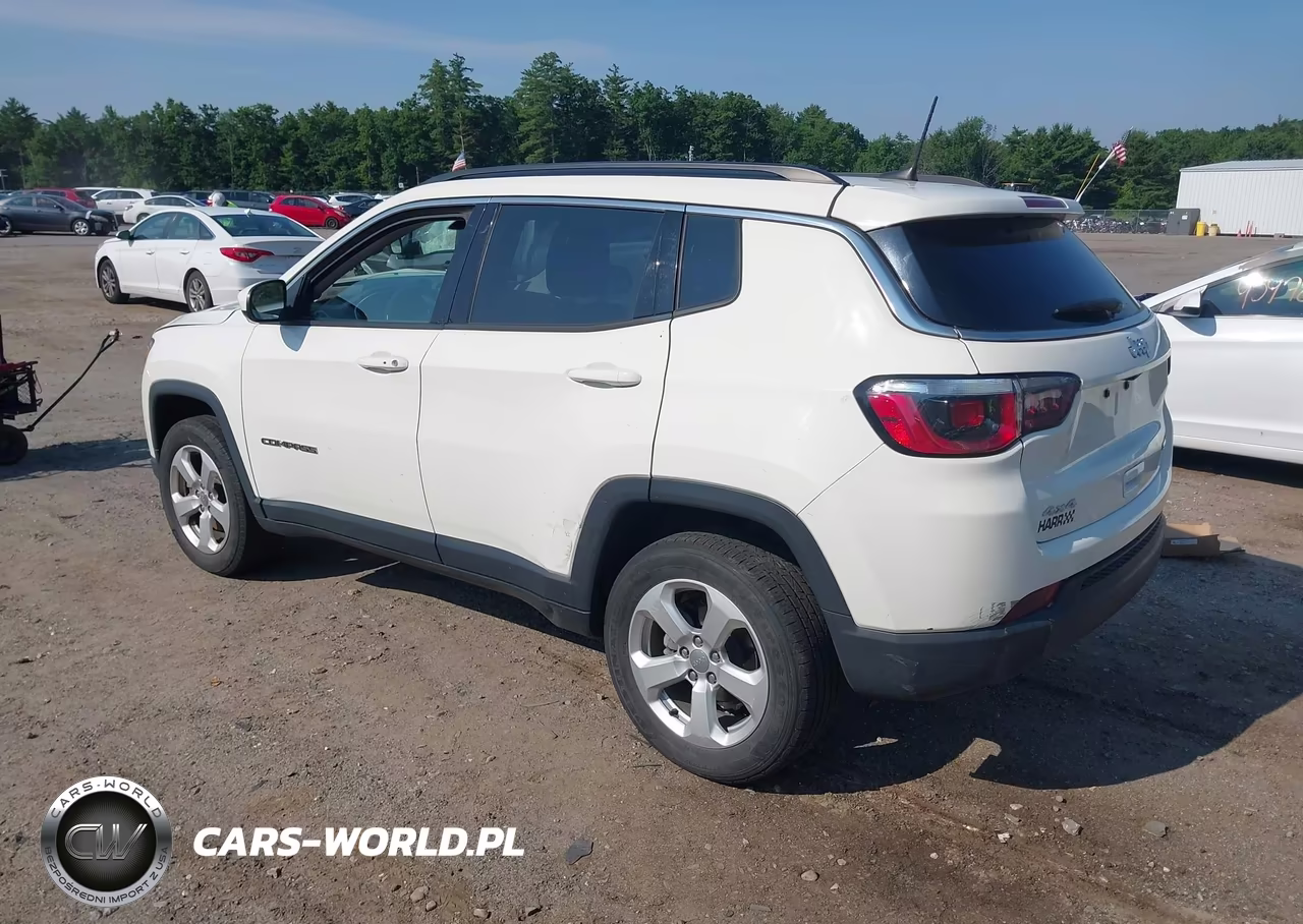 2019 Jeep Compass Latitude 4X4 VIN:3C4NJDBB4KT670052 - 3