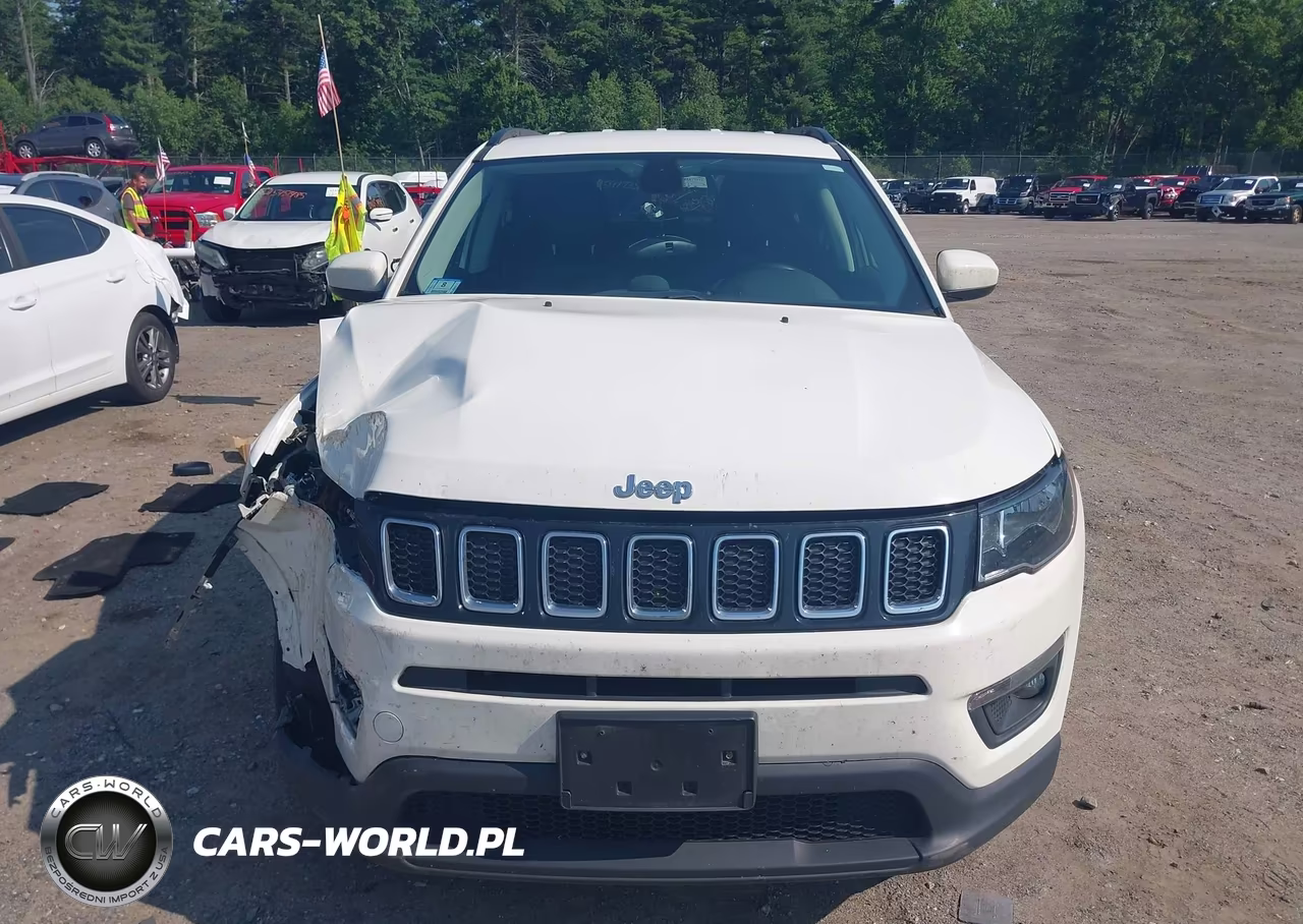 2019 Jeep Compass Latitude 4X4 VIN:3C4NJDBB4KT670052 - 6