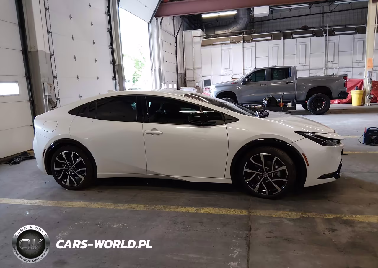 2025 Toyota Prius Plug-In Hybrid Xse VIN:JTDACACU0S3044713 - 14