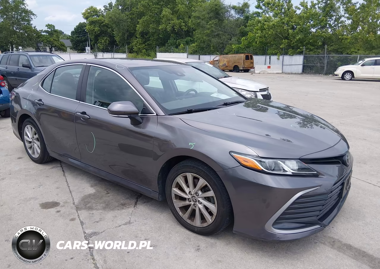 2022 Toyota Camry Le – zdjęcie 1 z 17