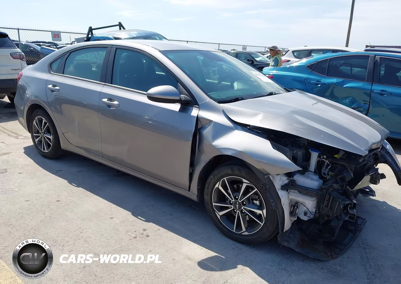2024 Kia Forte Lxs – zdjęcie 1 z 16