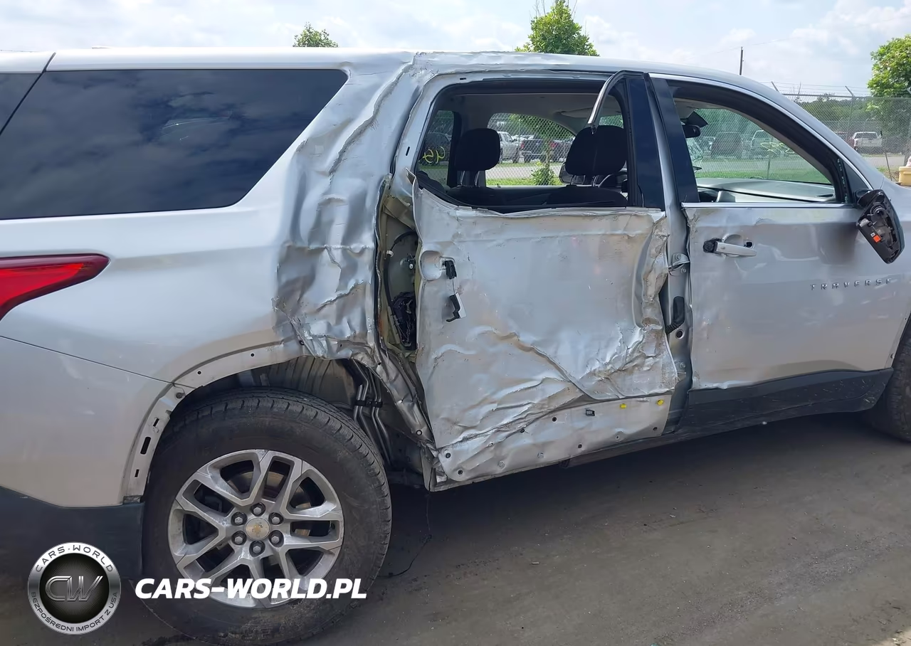 2018 Chevrolet Traverse Ls VIN:1GNERFKW0JJ109531 - 12