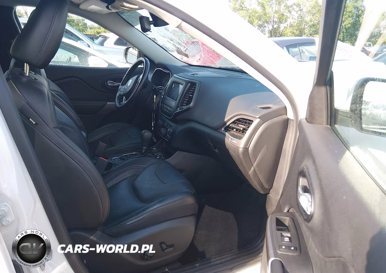 2021 Jeep Cherokee Latitude Lux 4X4 VIN:1C4PJMMX2MD158400 - 5