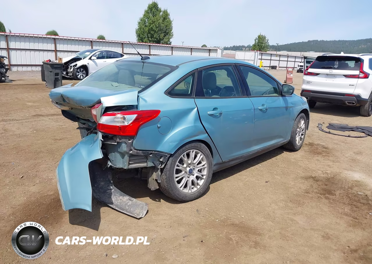 2012 Ford Focus Se VIN:1FAHP3F22CL372909 - 4