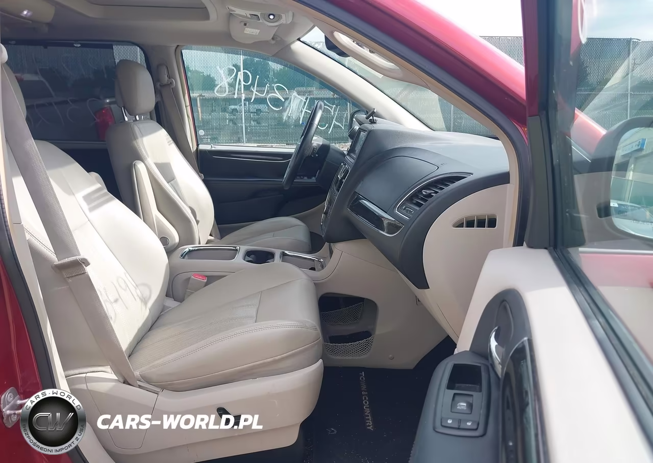 2014 Chrysler Town & Country Touring-L VIN:2C4RC1CG9ER285775 - 5