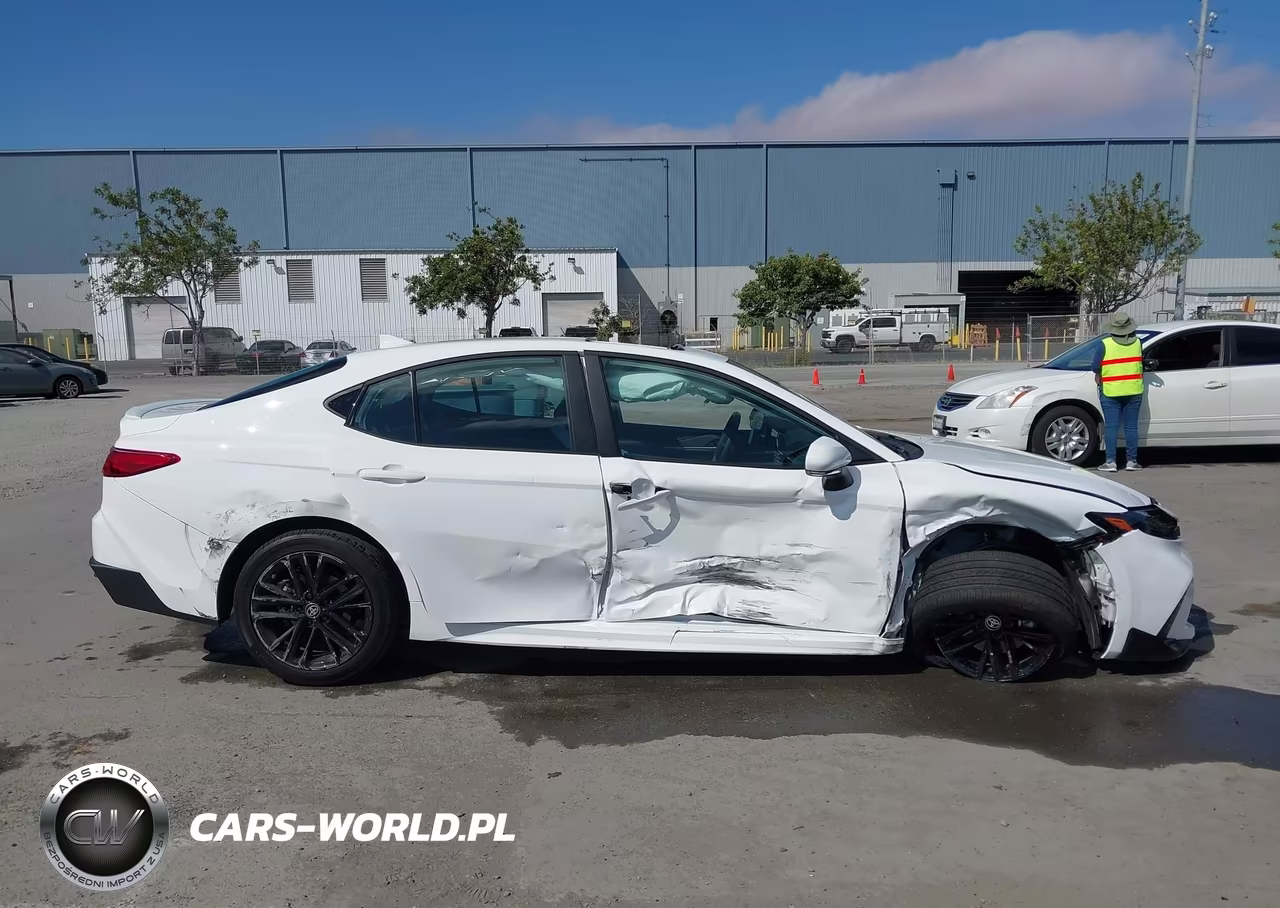 2026 Toyota Camry Se VIN:4T1DAACKXTU754503 - 14
