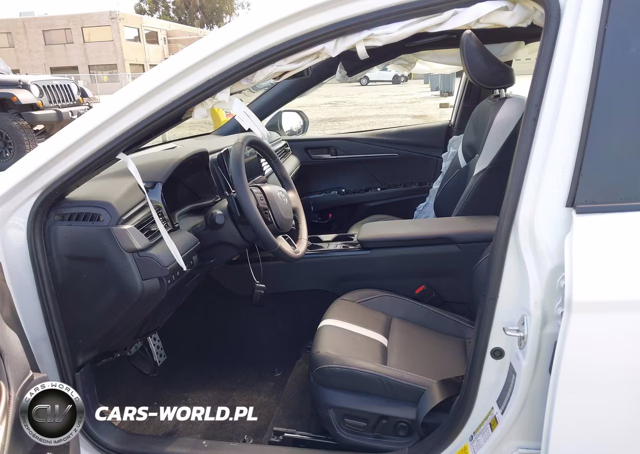 2026 Toyota Camry Se VIN:4T1DAACKXTU754503 - 5
