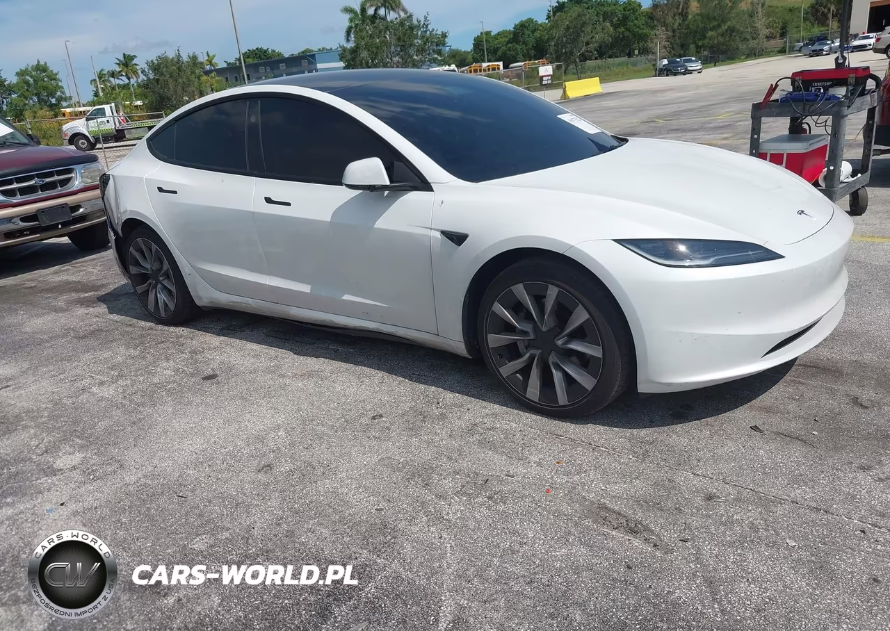 2025 Tesla Model 3 – zdjęcie 1 z 18
