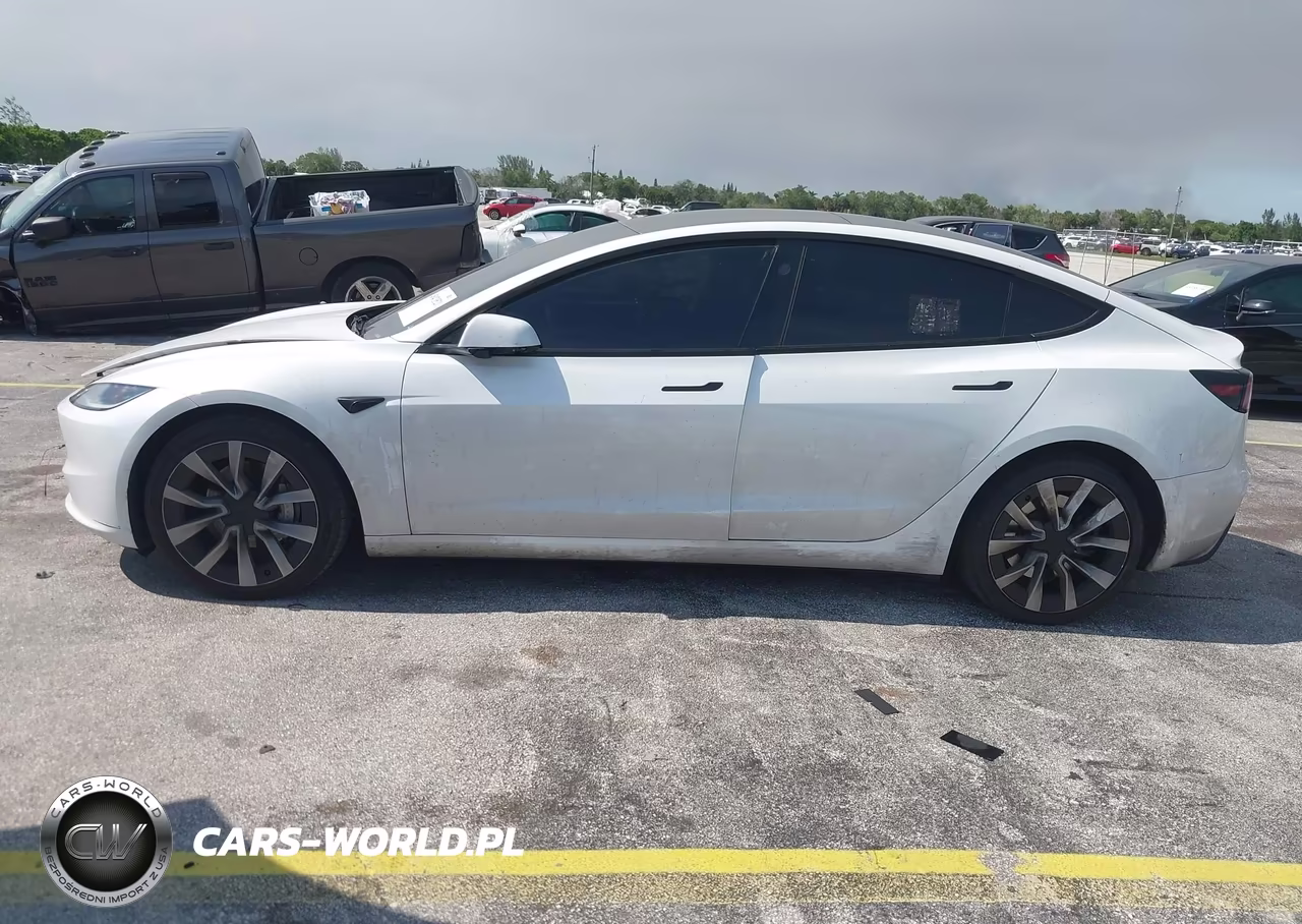 2025 Tesla Model 3 VIN:5YJ3E1EA1SF936526 - 14