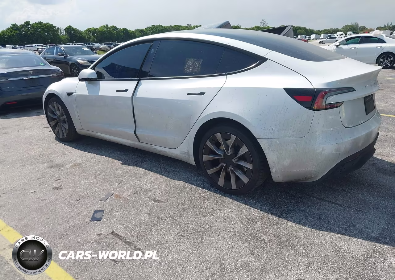 2025 Tesla Model 3 VIN:5YJ3E1EA1SF936526 - 3
