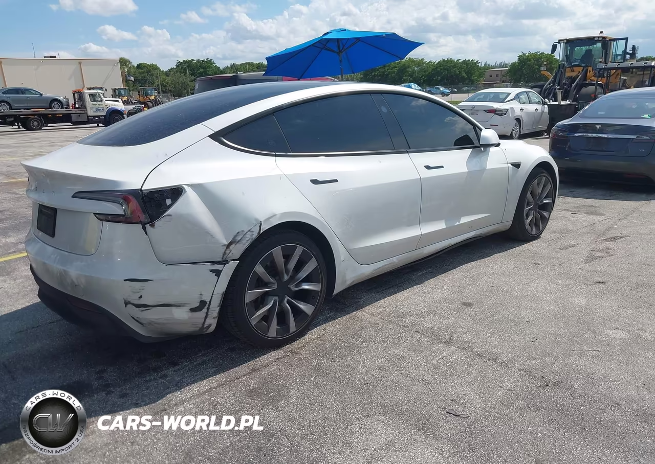 2025 Tesla Model 3 VIN:5YJ3E1EA1SF936526 - 4