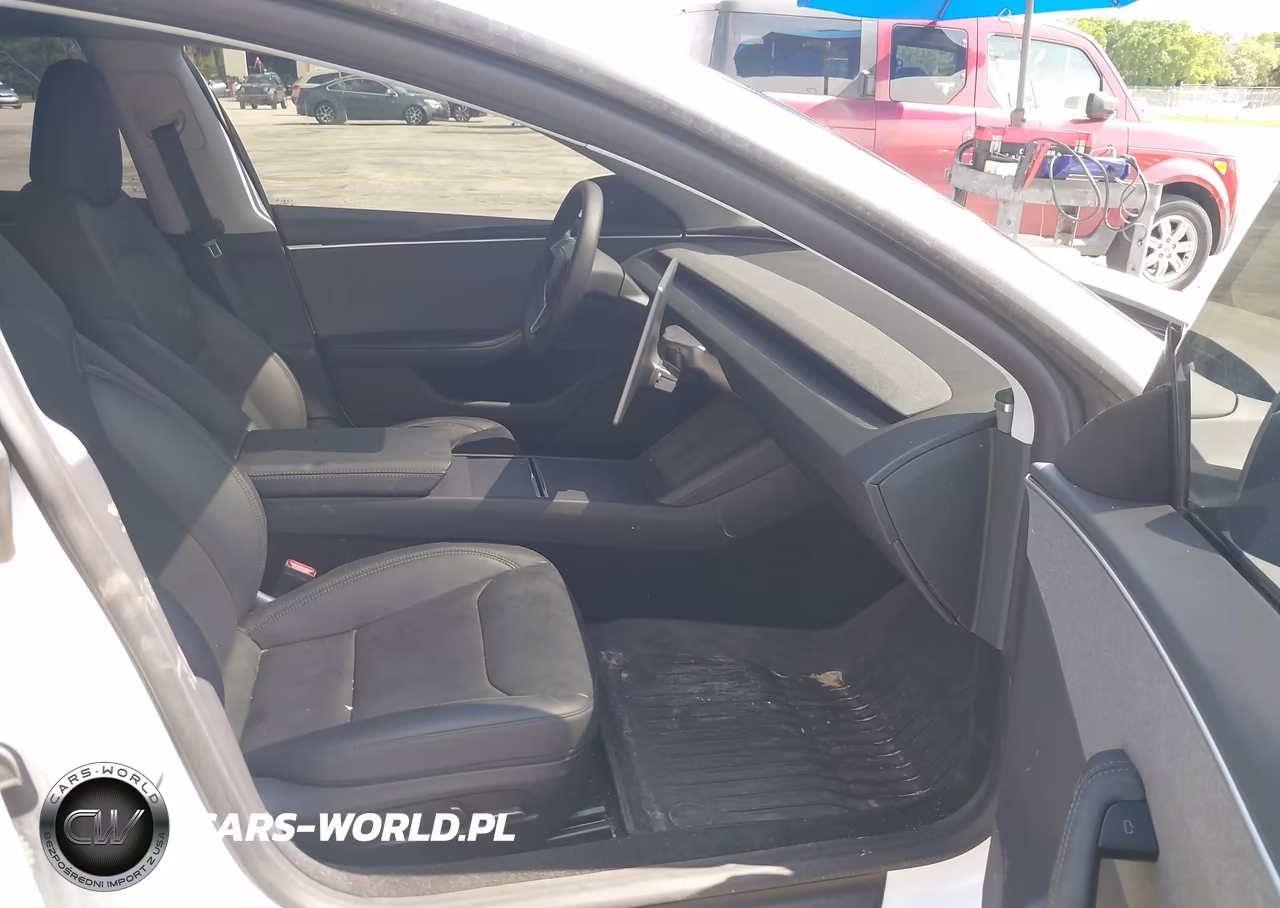 2025 Tesla Model 3 VIN:5YJ3E1EA1SF936526 - 5