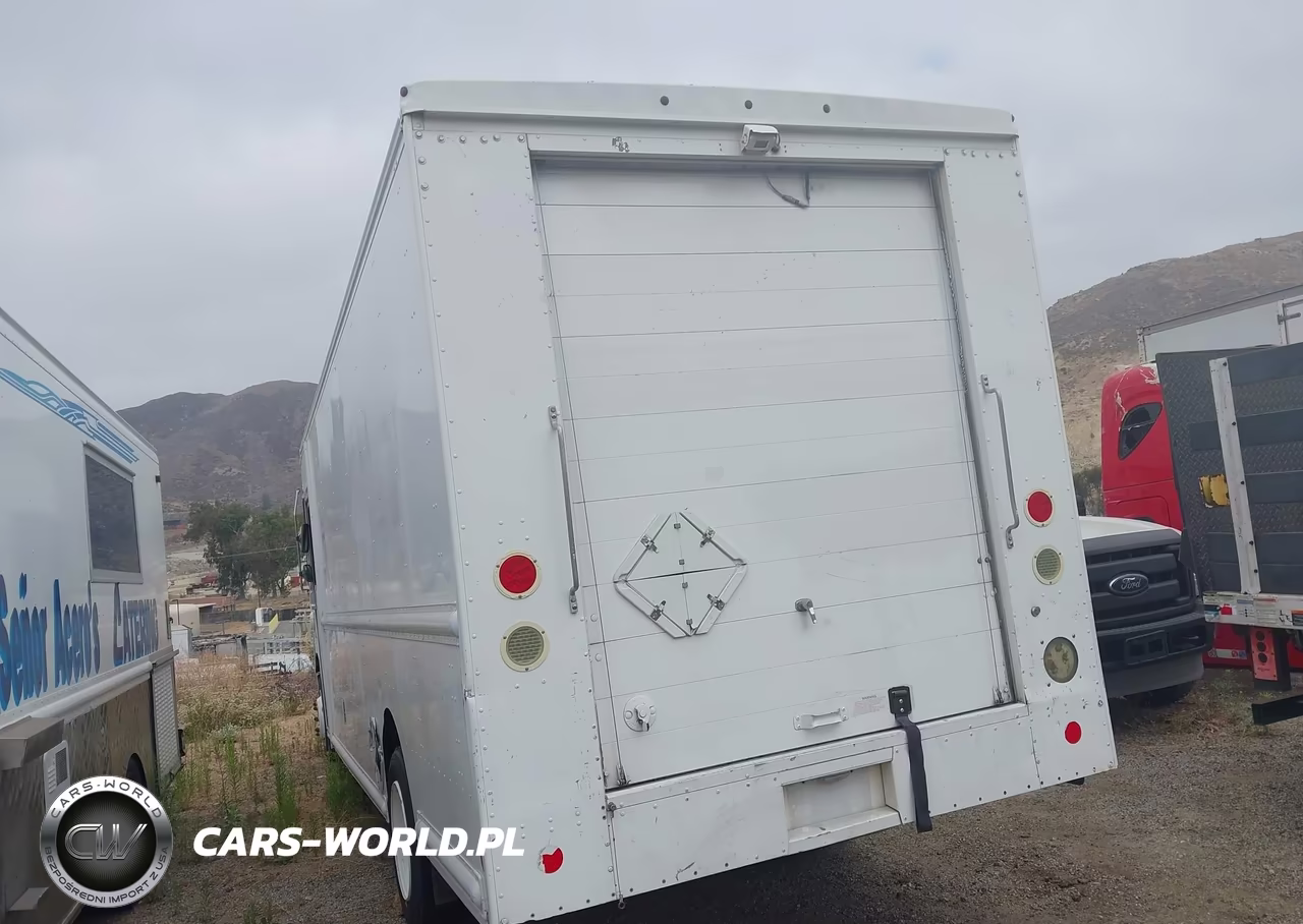 2015 Freightliner Chassis M Line Walk-In Van VIN:4UZAAPDU7FCGJ0975 - 3