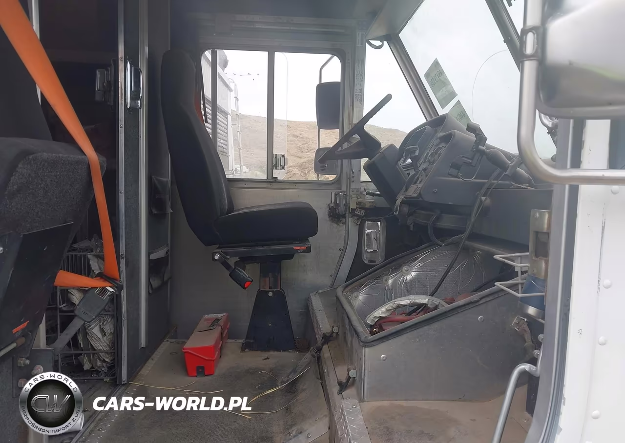 2015 Freightliner Chassis M Line Walk-In Van VIN:4UZAAPDU7FCGJ0975 - 6