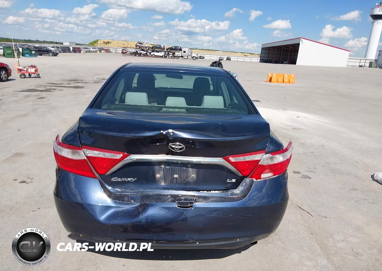 2015 Toyota Camry Le VIN:4T4BF1FK3FR514868 - 17