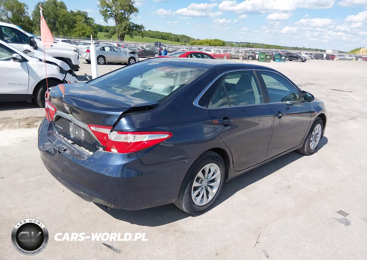 2015 Toyota Camry Le VIN:4T4BF1FK3FR514868 - 4