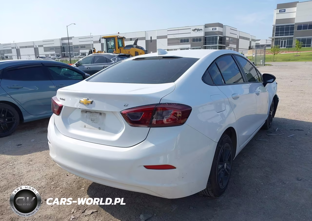 2018 Chevrolet Cruze Lt Auto VIN:1G1BE5SM8J7236548 - 4
