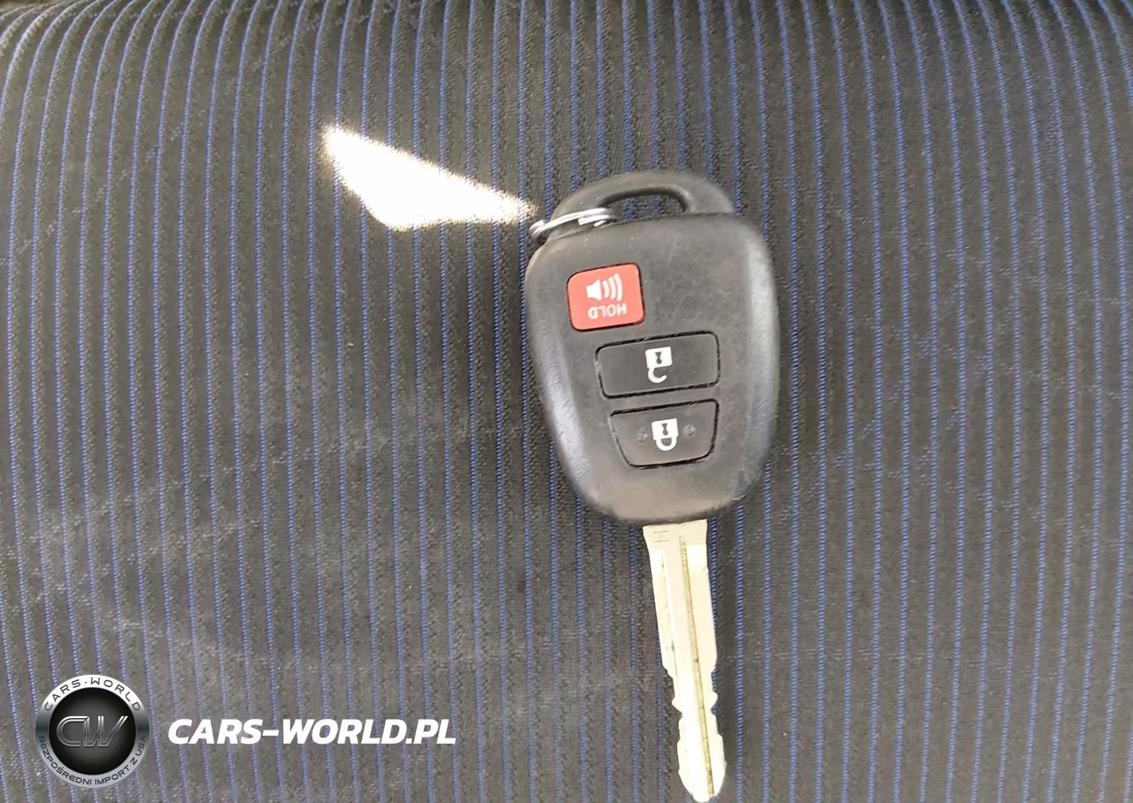 2015 Toyota Prius C Two VIN:JTDKDTB38F1586195 - 11