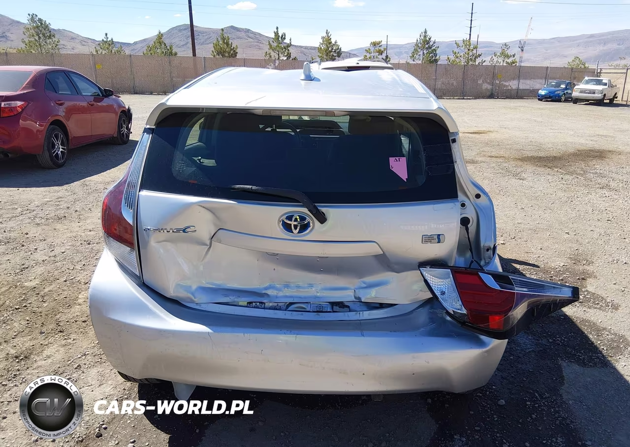 2015 Toyota Prius C Two VIN:JTDKDTB38F1586195 - 16