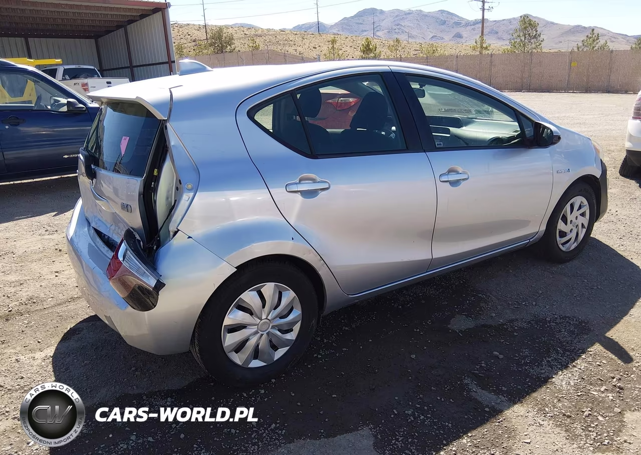 2015 Toyota Prius C Two VIN:JTDKDTB38F1586195 - 4
