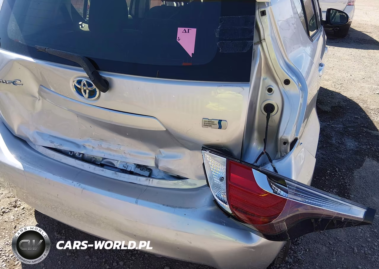 2015 Toyota Prius C Two VIN:JTDKDTB38F1586195 - 6