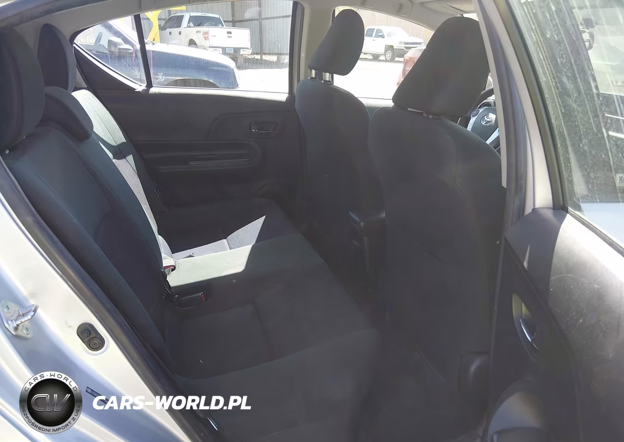 2015 Toyota Prius C Two VIN:JTDKDTB38F1586195 - 8