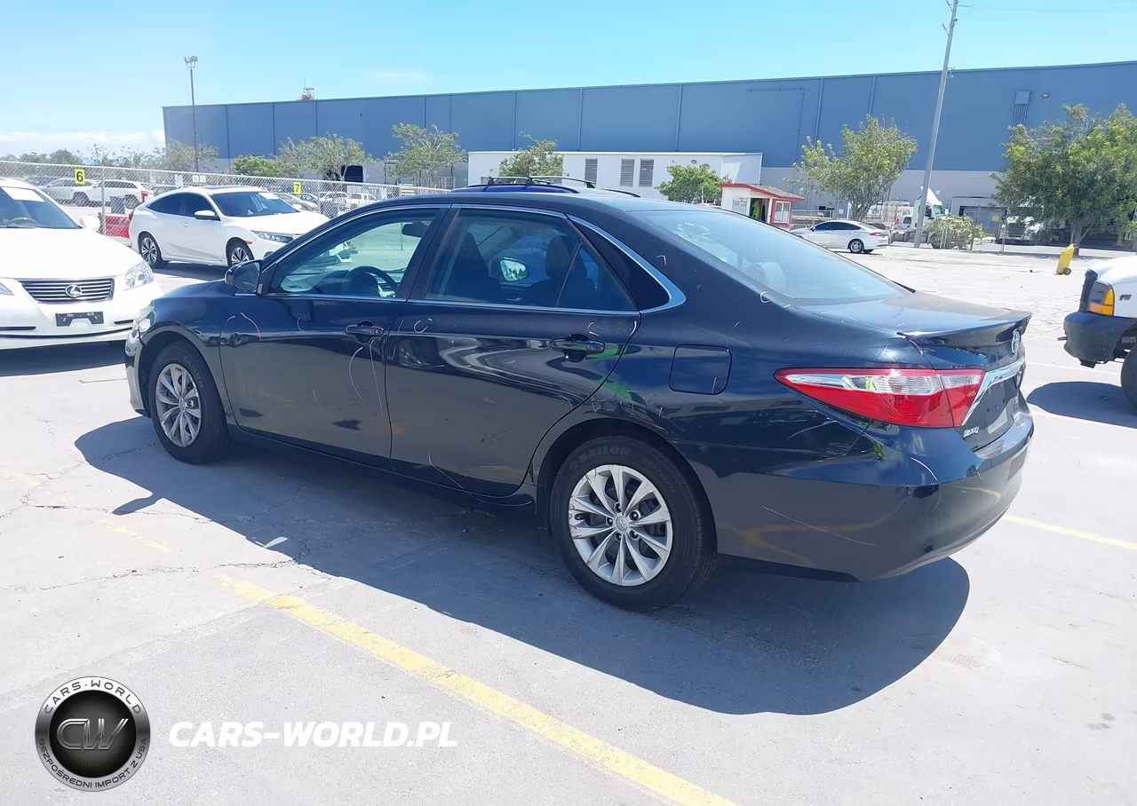 2017 Toyota Camry Le VIN:4T1BF1FK4HU355663 - 3