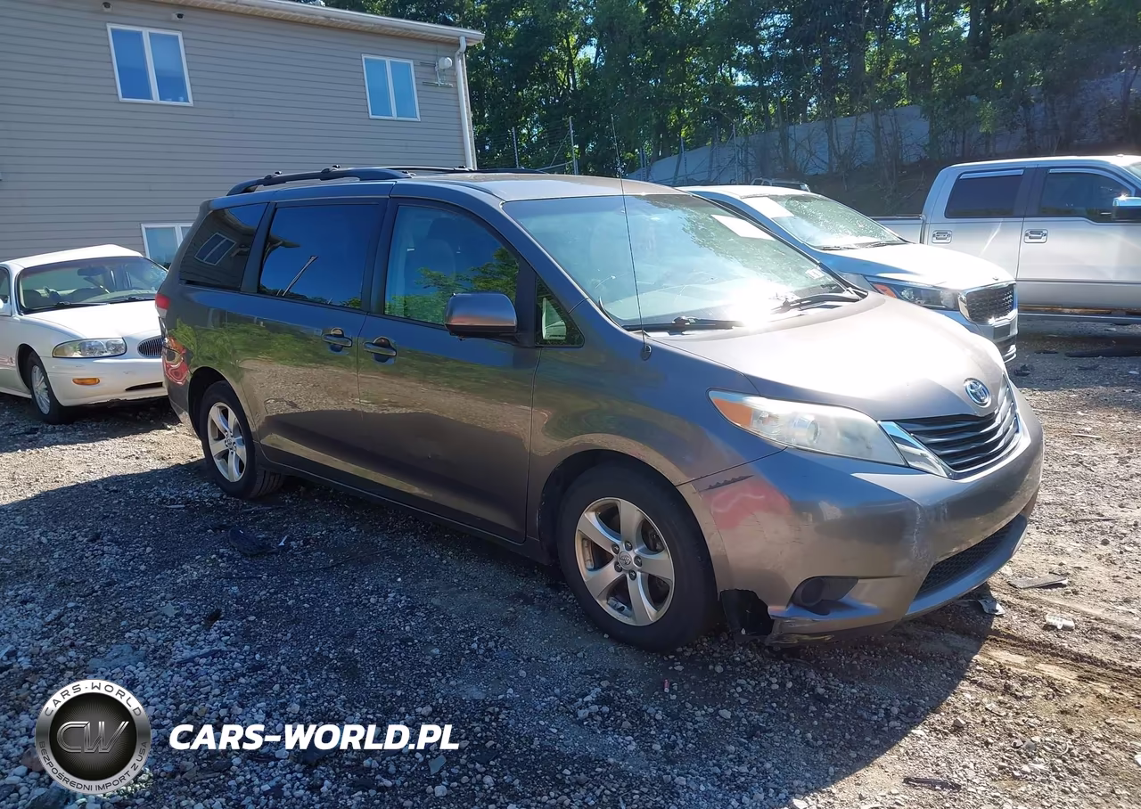 2013 Toyota Sienna Le V6 8 Passenger – zdjęcie 1 z 16