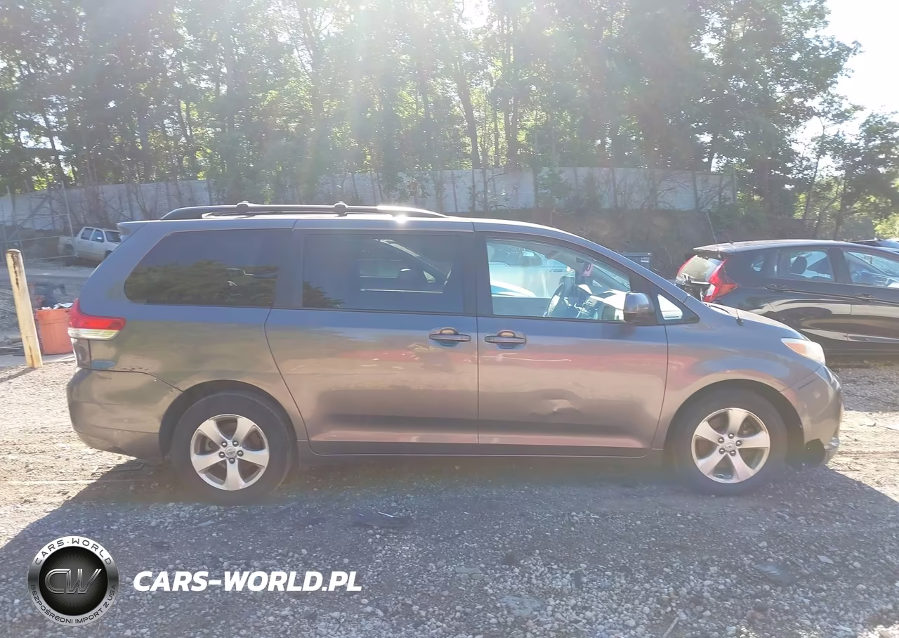 2013 Toyota Sienna Le V6 8 Passenger VIN:5TDKK3DC4DS398129 - 13