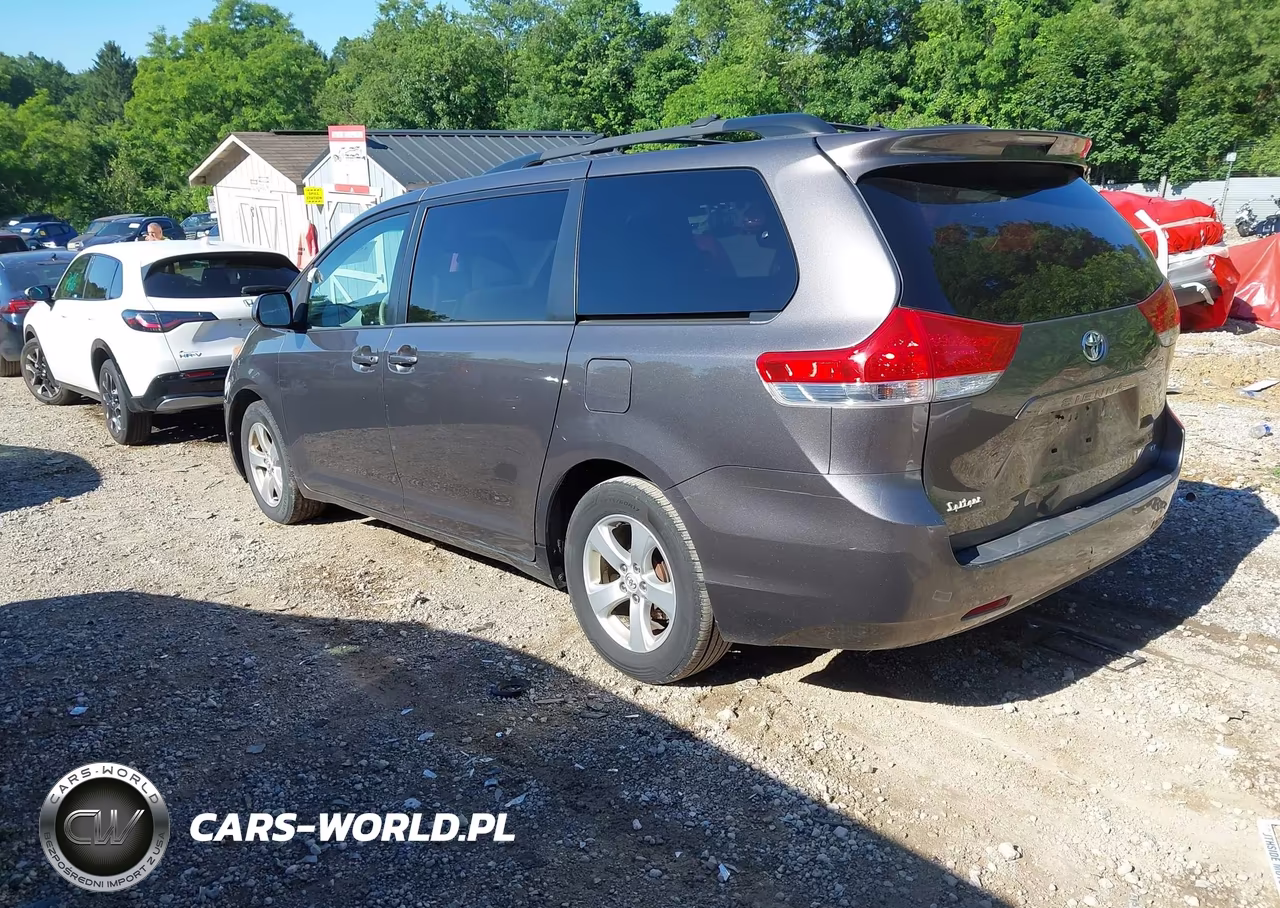 2013 Toyota Sienna Le V6 8 Passenger VIN:5TDKK3DC4DS398129 - 3