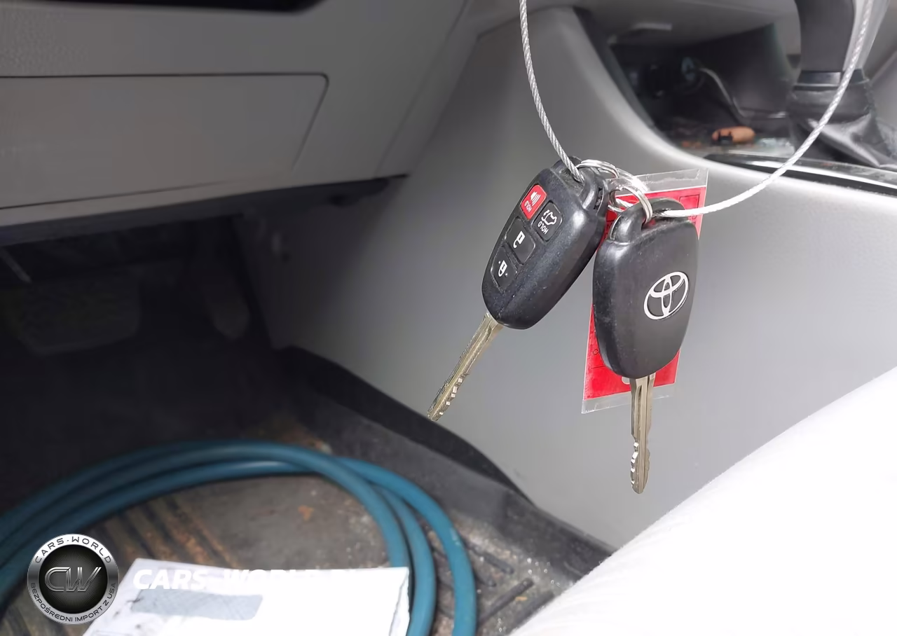 2018 Toyota Highlander Le Plus VIN:5TDBZRFH2JS880360 - 11